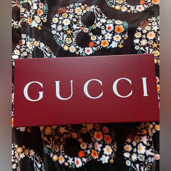 Brand new Gucci Large Canvas Tote With Box - Picture 2 of 3
